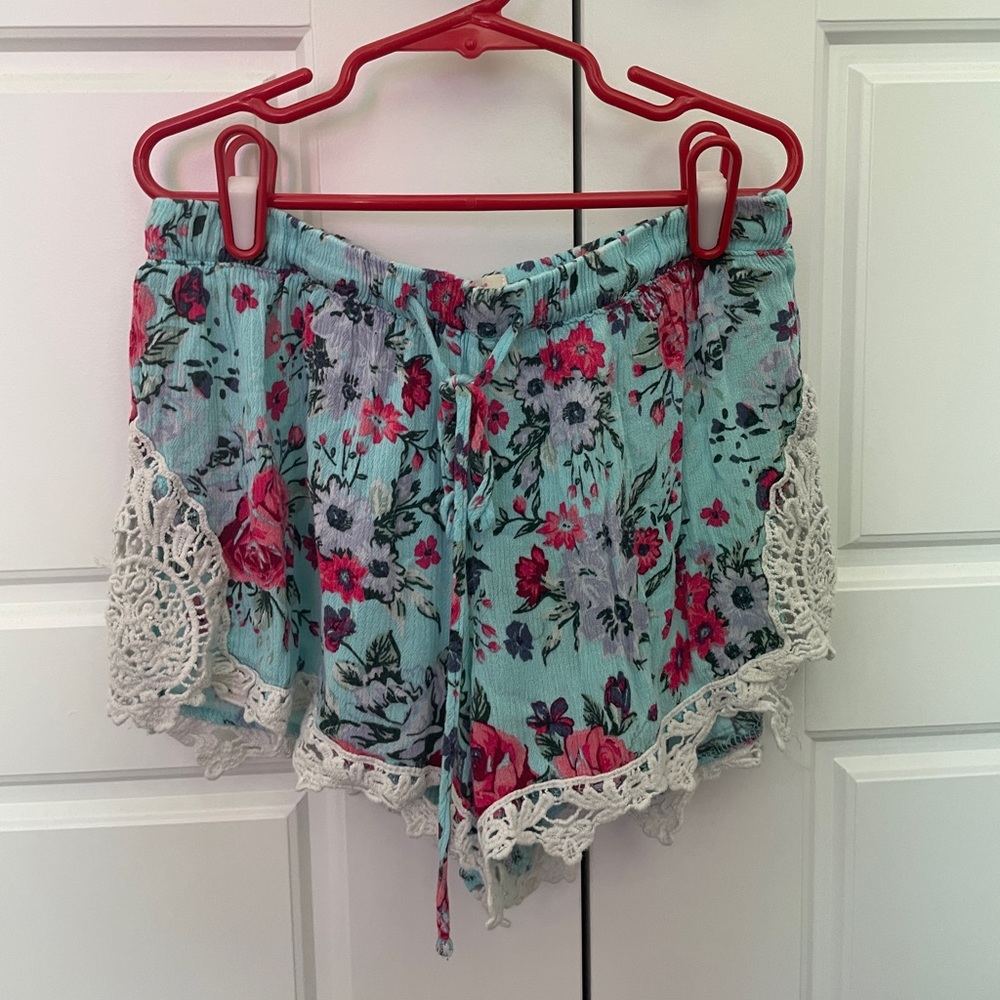 floral shorts